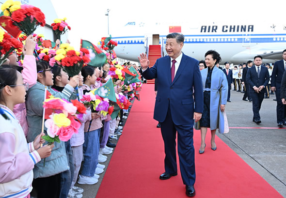 习近平抵达澳门 将出席庆祝澳门回归祖国25周年大会…